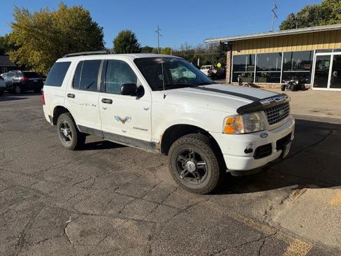 Used 2004 Ford Explorer XLT image 2