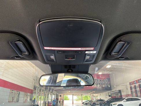 Used 2025 Toyota Camry SE FWD image 16