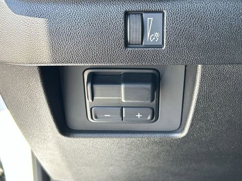 Used 2025 GMC Canyon Elevation RWD image 18