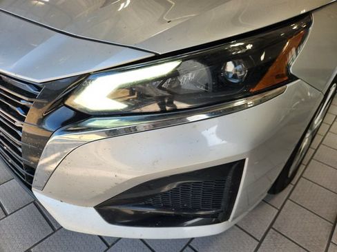 Used 2024 Nissan Altima 2.5 S FWD image 7
