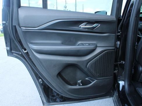 Used 2025 Jeep Grand Cherokee Laredo X AWD/4WD image 30