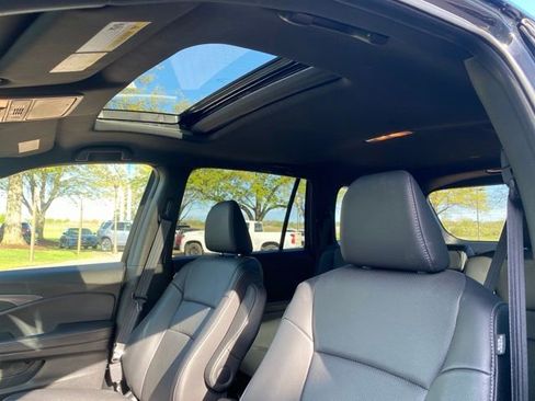 Used 2023 Honda Passport EX-L image 12