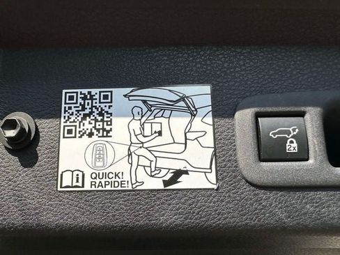 Used 2023 Toyota Sienna Platinum AWD/4WD image 19