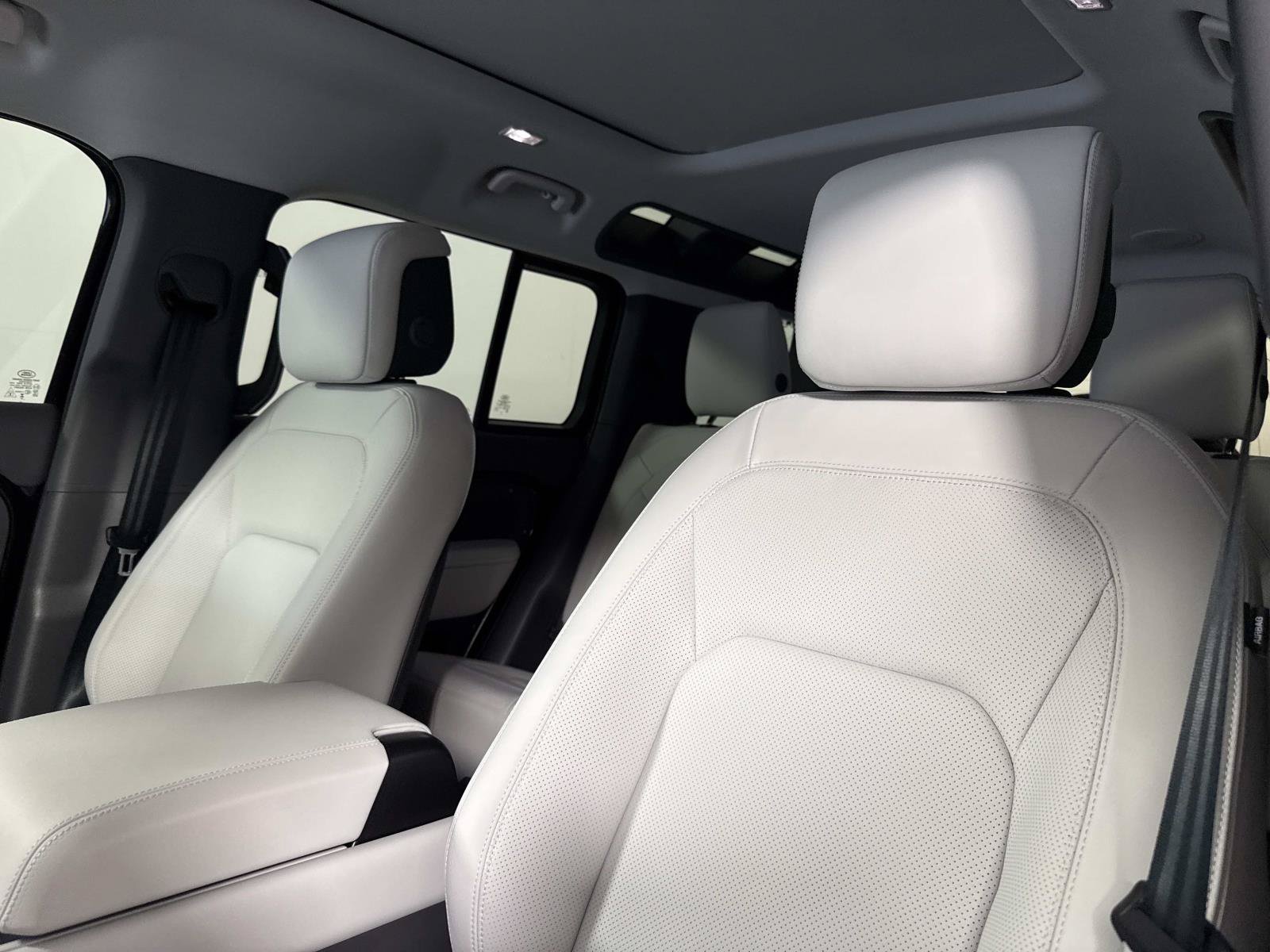New 2026 Land Rover Defender 110 X-Dynamic SE AWD/4WD image 19