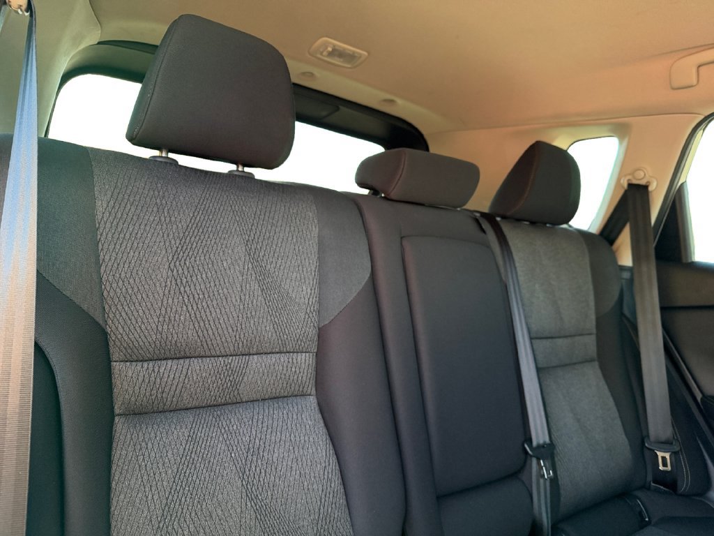 Used 2025 Nissan Rogue SV AWD/4WD image 11