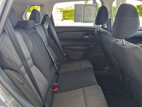 Used 2025 Nissan Rogue SV image 7