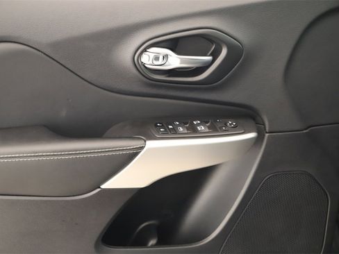 Used 2022 Jeep Cherokee Latitude w/ Sun & Sound Group image 23