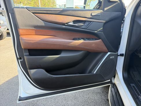 Used 2019 Cadillac Escalade ESV Luxury AWD/4WD image 12