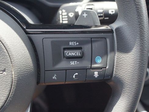 Used 2023 Nissan Rogue SV AWD/4WD image 9