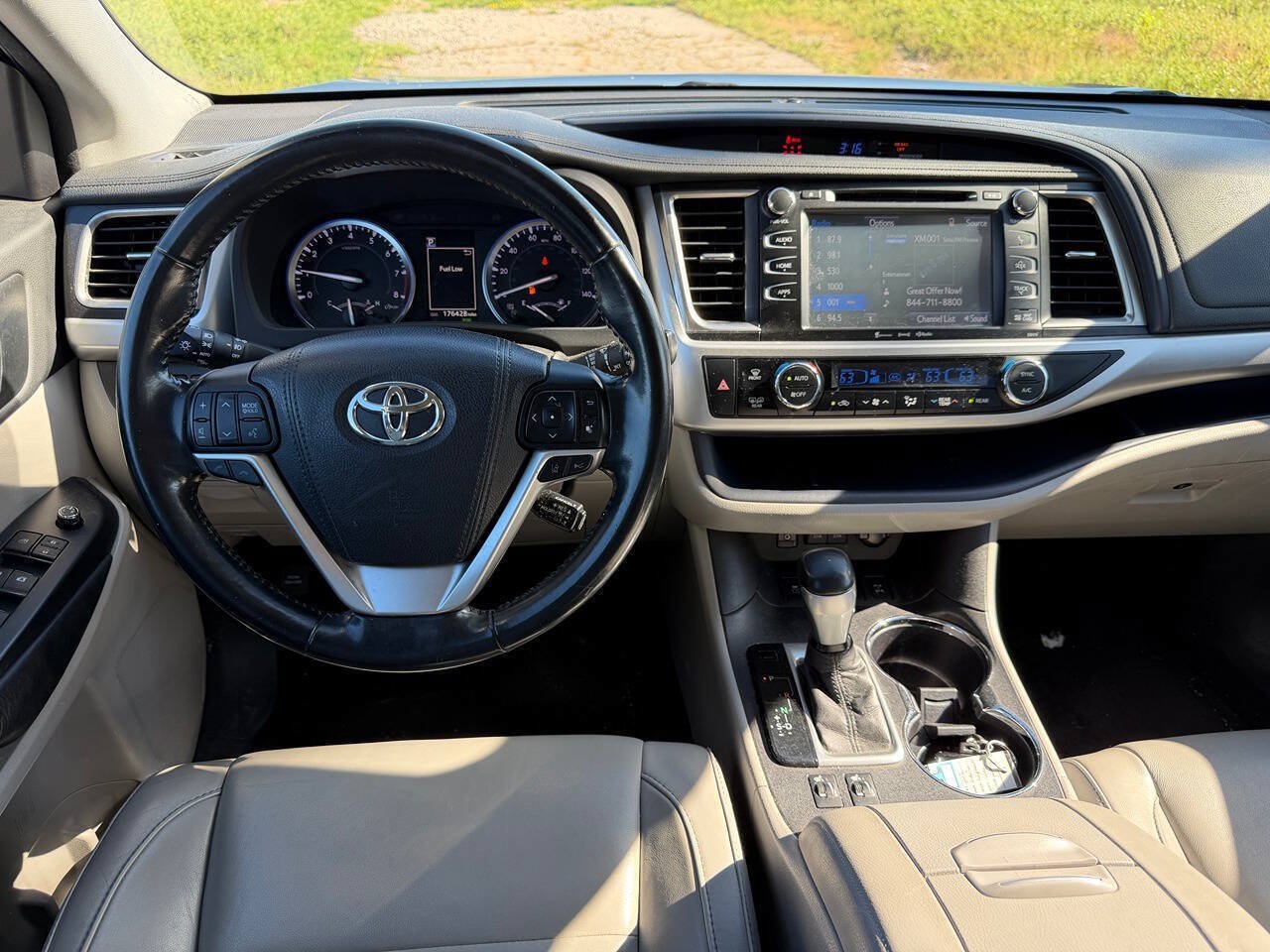 Used 2018 Toyota Highlander XLE AWD/4WD image 9