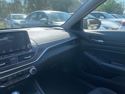 Used 2025 Nissan Altima 2.5 SV image 31