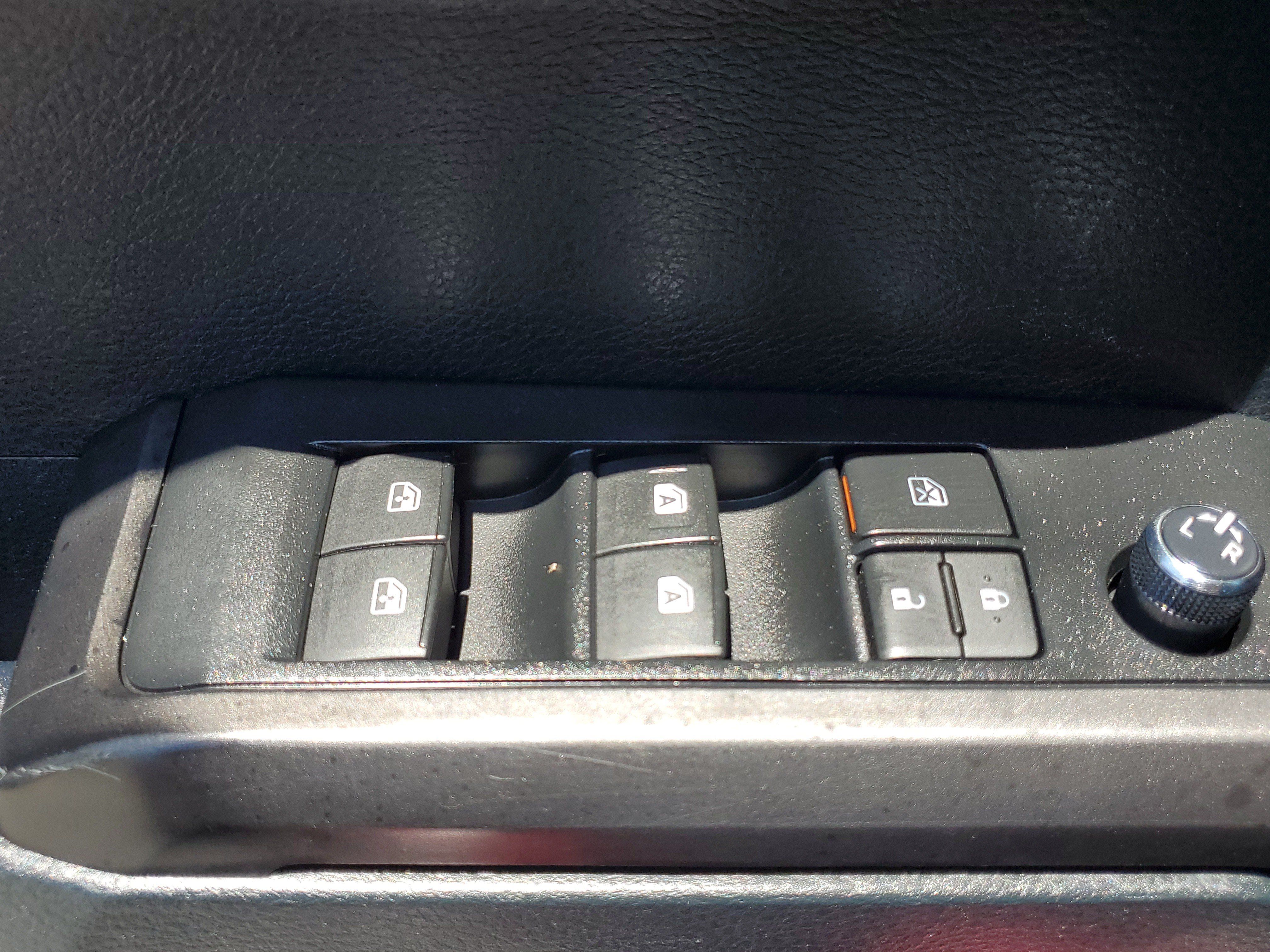 Used 2017 Toyota Tacoma TRD Sport w/ Premium & Technology Package RWD image 16