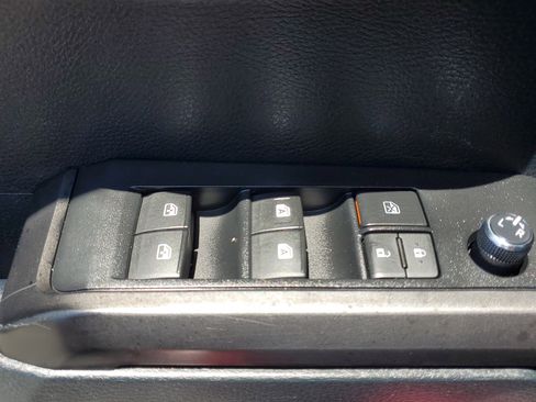 Used 2017 Toyota Tacoma TRD Sport image 16