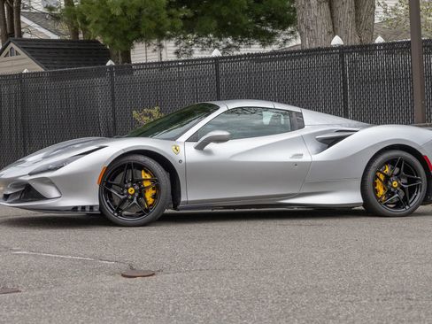 Used 2022 Ferrari F8 Tributo RWD image 10