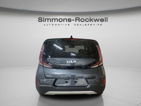 Used 2025 Kia Soul LX FWD image 4
