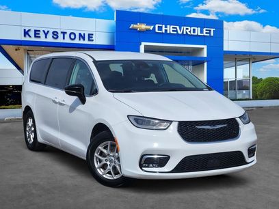 Used 2024 Chrysler Pacifica Touring-L