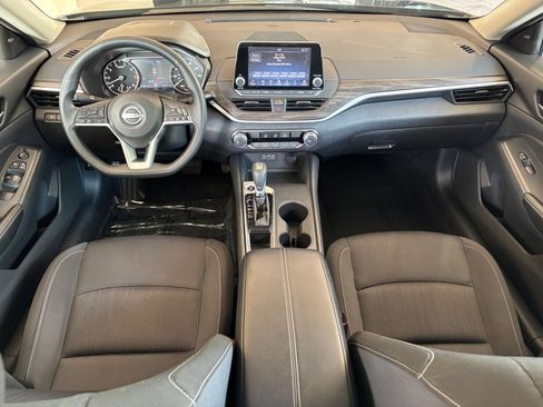Used 2025 Nissan Altima 2.5 SV FWD image 33