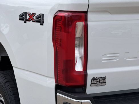 Used 2025 Ford F250 XL AWD/4WD image 13