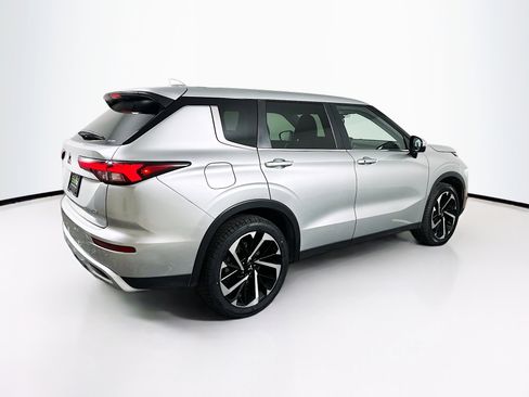 Used 2024 Mitsubishi Outlander SE image 9