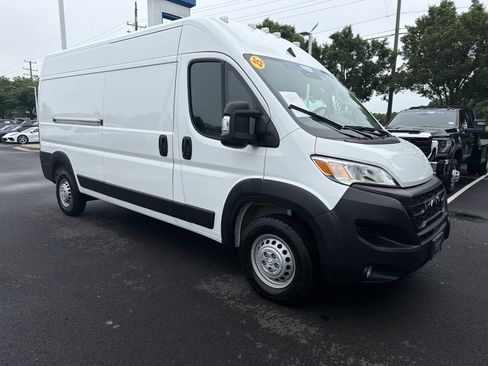 Used 2025 RAM ProMaster 2500 w/ Convenience Group FWD image 2