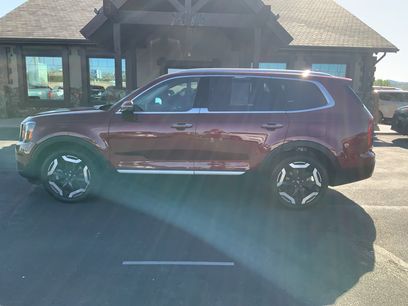 Used 2024 Kia Telluride S w/ S Sunroof Package
