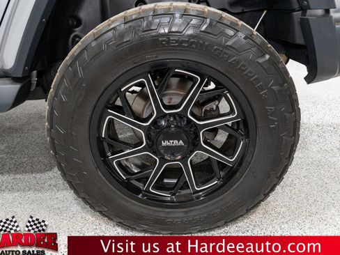 Used 2019 Jeep Wrangler Unlimited Sahara w/ LED Lighting Group image 10