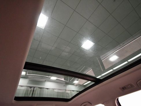 Used 2023 Volkswagen Atlas SEL Premium image 16