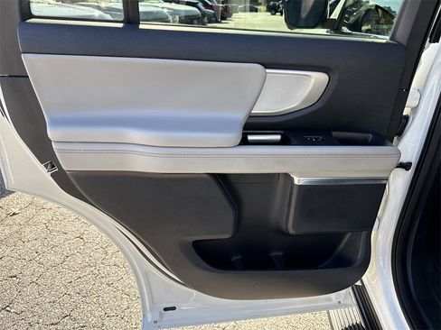 Used 2025 Ford Expedition Active image 25