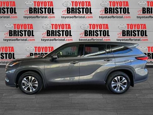 Used 2022 Toyota Highlander XLE image 7