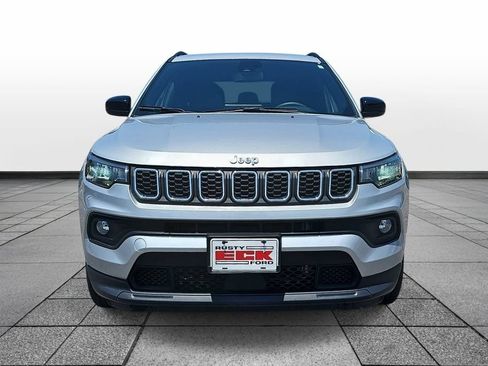Used 2024 Jeep Compass Latitude AWD/4WD image 2