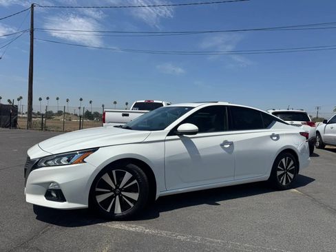Used 2019 Nissan Altima 2.5 SV FWD image 2