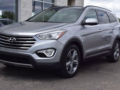 Used 2016 Hyundai Santa Fe SE w/ Option Group 03 AWD/4WD image 17