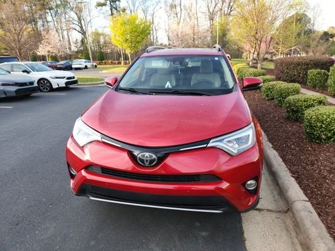 Used 2017 Toyota RAV4 Limited image 2