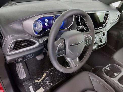 New 2026 Chrysler Pacifica Select FWD image 7