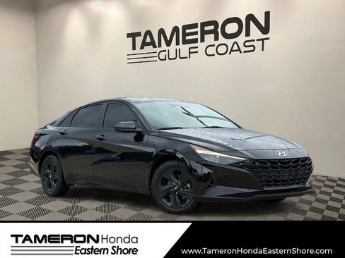 Used 2023 Hyundai Elantra SEL w/ Preferred Accessory Package FWD image 1