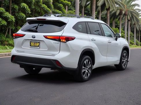 Used 2023 Toyota Highlander XLE AWD/4WD image 5