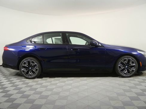 New 2026 BMW i5 eDrive40 w/ M Sport Package image 2