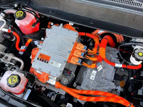 Used 2022 Chevrolet Bolt EUV Premier w/ Sun & Sound Package image 31