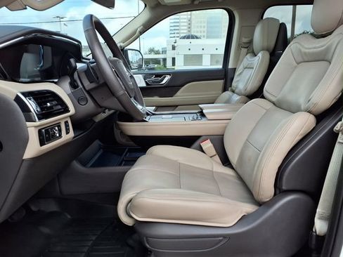 Used 2023 Lincoln Navigator Reserve RWD image 4