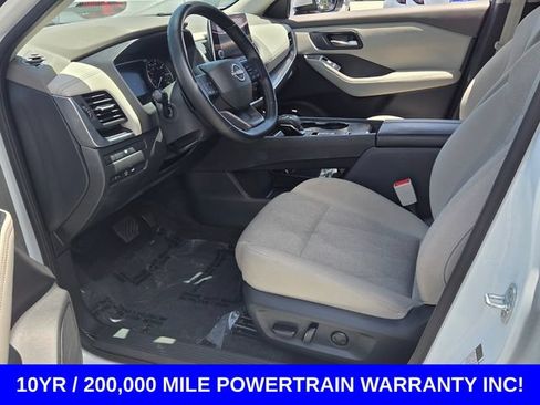 Used 2025 Nissan Rogue SV FWD image 9