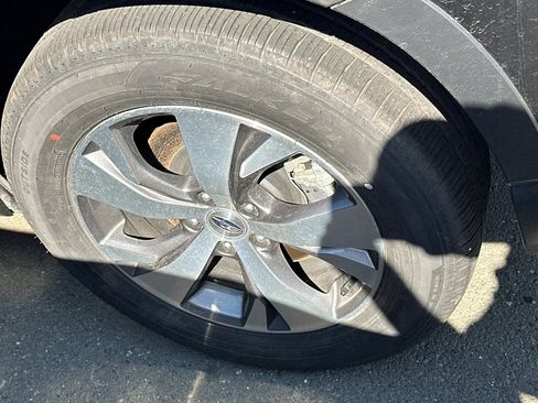 Used 2025 Subaru Ascent Premium image 4