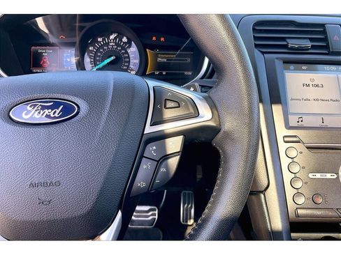 Used 2017 Ford Fusion Titanium FWD image 21