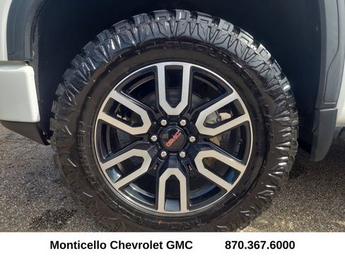 Used 2022 GMC Sierra 1500 AT4 w/ AT4 Preferred Package AWD/4WD image 12