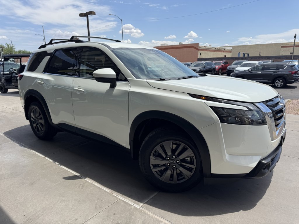 Used 2024 Nissan Pathfinder SV w/ Lighting Package (N92) FWD image 6