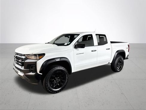 Used 2026 Chevrolet Colorado Trail Boss AWD/4WD image 2