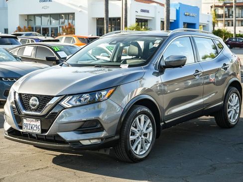 Used 2020 Nissan Rogue Sport SV w/ Technology Package FWD image 3