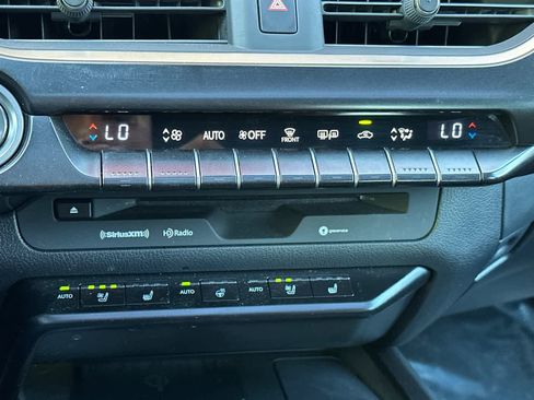 Used 2019 Lexus UX 200 w/ Premium Package image 23