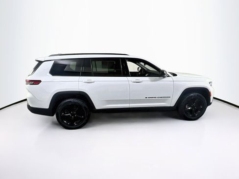 Used 2023 Jeep Grand Cherokee L Laredo image 4