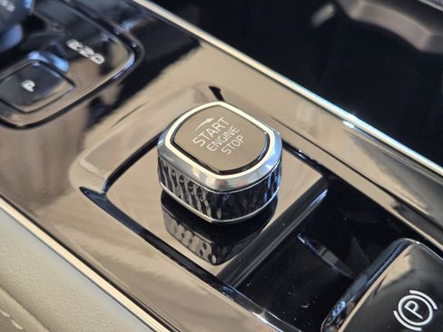 New 2026 Volvo XC90 B5 Ultra image 24