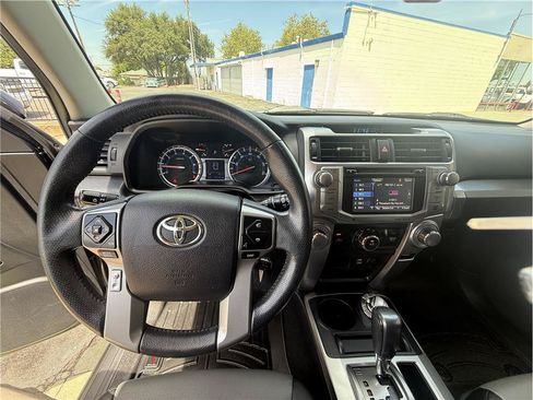 Used 2018 Toyota 4Runner SR5 Premium AWD/4WD image 22